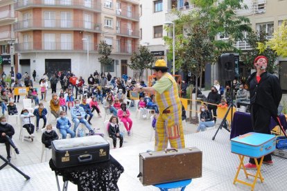 El espectáculo infantil de Track a Track se llevó a cabo en la plaza Manuel Bertrand. 