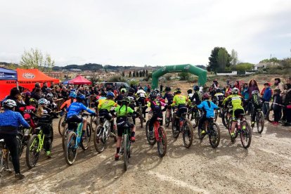 Una de las salidas de las carreras celebradas ayer en el IV Memorial Alfredo Pera de Almacelles.