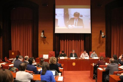 El expresidente del Govern Carles Puigdemont comparece desde el Parlamento Europeo en la comisión de investigación del 155 en el Parlament.