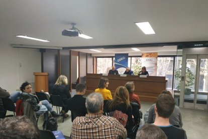 Algunos de los asistentes a la clausura del curso de la COELL.