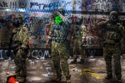 Agentes federales durante las protestas registradas en la ciudad de Portland. 