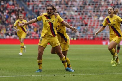 Mariona Caldentey celebra el 0-1 que abrió la goleada del equipo barcelonista en San Mamés.