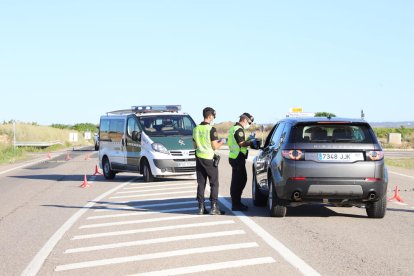 Controles de la Guardia Civil ayer en los límites con Huesca.