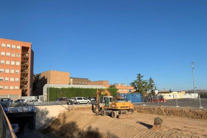 La pandemia ha obligado al Govern a construir un nuevo edificio hospitalario junto al Arnau.