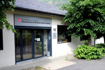 La puerta de entrada de la residencia de personas mayores de Sort.