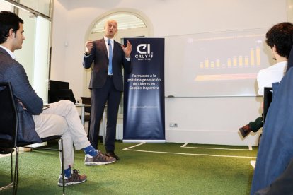 Esteve Calzada, durante la presentación del estudio en el Johan Cruyff Institute de Barcelona.