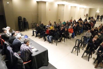 Asamblea extraordinaria de ayer de la Fecoll con representantes de las peñas. 