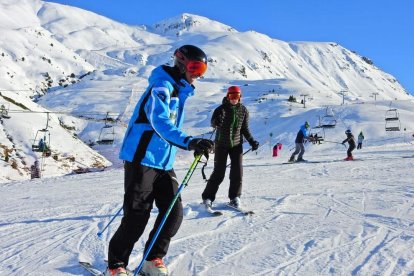 El rey Gaspar esquiando el pasado sábado en las pistas de Port Ainé. 