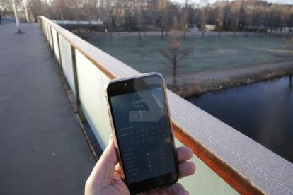 Escarcha a la canalización del Segre en Lleida.