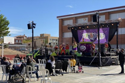 Actuación del grupo Lo Pot Petit, ayer en Les Borges Blanques.