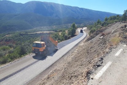 Obres de la variant provisional al tram afectat pel despreniment.