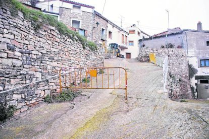 Imagen de las obras que se están llevando a cabo en las calles del centro de Les Oluges.