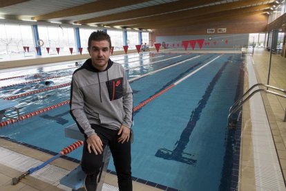 Imatge d’Isidre Purroy a la piscina de Cervera.