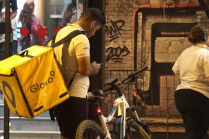 Un repartidor, conocidos como ‘riders’, de la empresa Glovo.