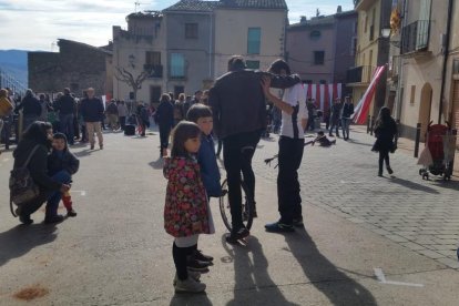 Un dels tallers per aprendre a muntar en monocicle.