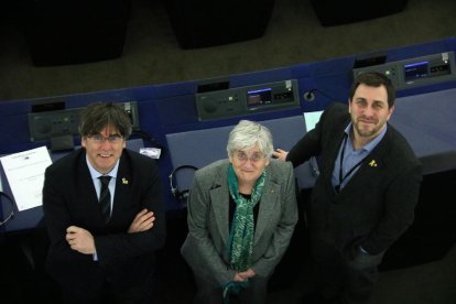 Imagen de Puigdemont, Ponsatí y Comín en Estrasburgo.