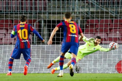 Messi, en el lanzamiento del penalti que supuso el 1-0 para el equipo azulgrana.