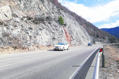 Imatge de vehicles circulant per l'N-260 al Pont de Bar.