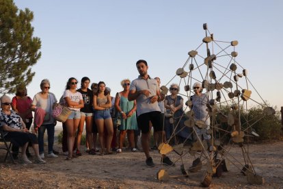 Escultura ‘Connexions’, de Cristian Gil, instal·lada l’agost passat al mirador del Coll de Bovera.