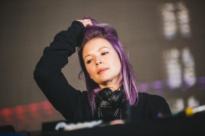 La DJ canadiense B.Traits protagoniza el reportaje.