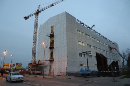 Salud está construyendo un hospital anexo al Arnau para poder ofrecer una mejor atención.