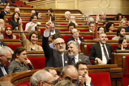 Un momento de la votación en el Parlament.