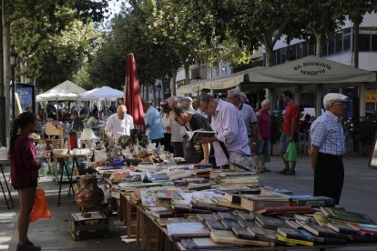 Imatge d’arxiu d’una de les parades del mercadillo d’antiguitats de la rambla Ferran.