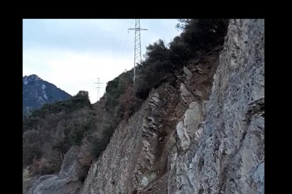 La carretera de Tírvia donde ayer se registraron desprendimentos.