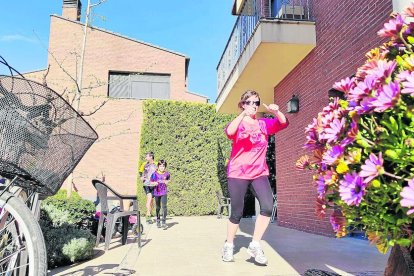 La cinta en el jardín por el buen tiempo.