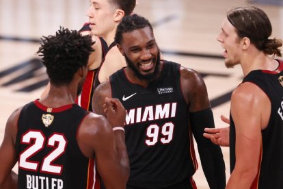 Jugadores de Miami, durante el tercer partido de la final,