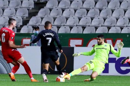 Luis Suárez marcó el segundo gol del Granada en su partido ante el Omonia de Nicosia.