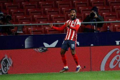 Lemar celebra el gol que va obrir la victòria de l’Atlètic.