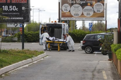 Traslado de un paciente de coronavirus a hotel Nastasi de Lleida.