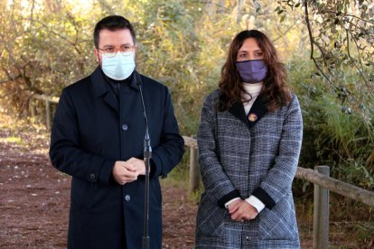 El vicepresidente Pere Aragonès junto a la candidata a ser su número 2 el 14-F, Laura Vilagrà, ayer.