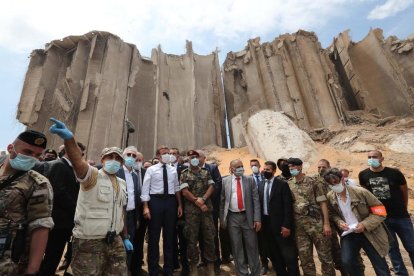 El presidente francés, Emmanuel Macron, visitó la zona de la explosión en Beirut.