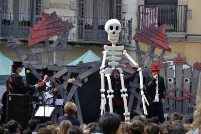 “No hay que estigmatizar a nadie por ser de Lleida”  -  Xip Xap perdió el domingo un bolo en Barcelona por venir de Lleida, paradójicamente con la obra Uh! quin cangueli, un montaje de música y animación contra el miedo (foto de archivo). V ...