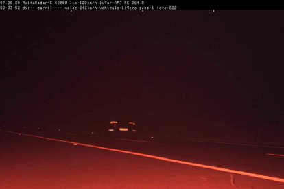 El turisme circulava a 246 km/h de nit per l'autopista.