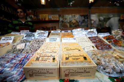 Turrones en una feria gastronómica.