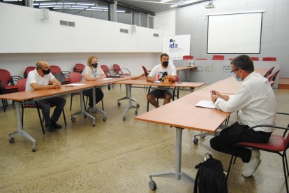 Ramon Cònsola, Rosa Maria Buira, Jaume Amorós i Sergio González, durant la reunió d’ahir.