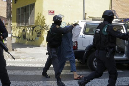 Un dels tres germans detinguts al carrer Pere de Cavassèquia el juliol del 2016.