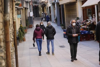 Las calles del centro histórico de Sort con pocos visitantes durante este puente festivo.