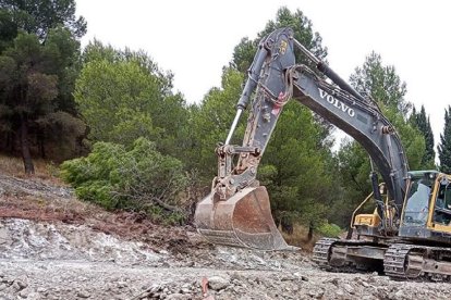 Las máquinas ya están abriendo parte del camino. 