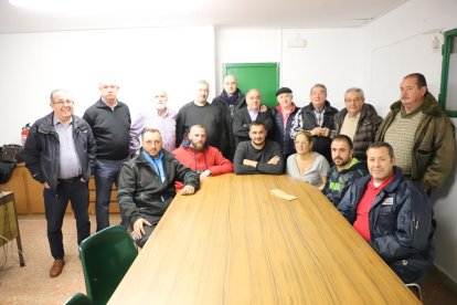 Reunión ayer de directivos y representantes de la Plataforma UE Gardeny, vecinos y padres.