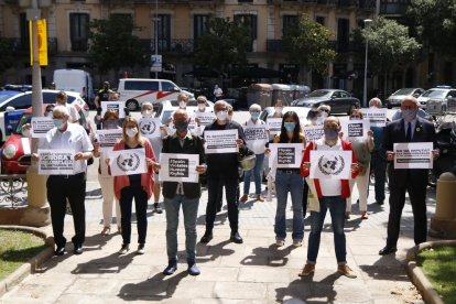 La concentració va reunir ANC, Òmnium, JxCat, ERC i la CUP davant de la delegació del Govern.