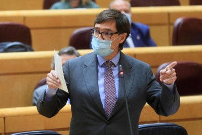 El ministre de Sanitat, Salvador Illa, ahir al ple del Senat.