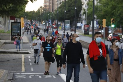 Els lleidatans van aprofitar ahir de forma multitudinària els carrers habilitats per a vianants a la capital.