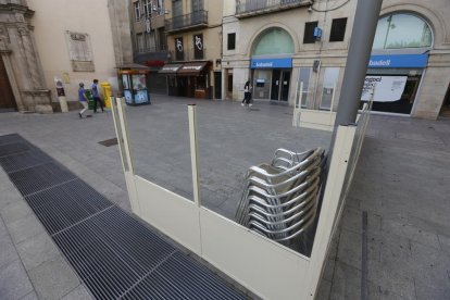 La terraza de un establecimiento del Eix Comercial, ayer.  