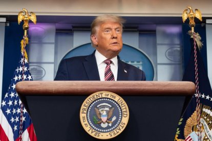 Donald Trump va rebutjar ahir ser el primer president dels EUA que no aconsegueix la reelecció en els últims 30 anys i va anunciar una batalla legal.