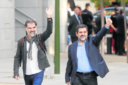 Jordi Cuixart y Jordi Sànchez en una foto de archivo a su llegada a la Audiencia Nacional en 2017.