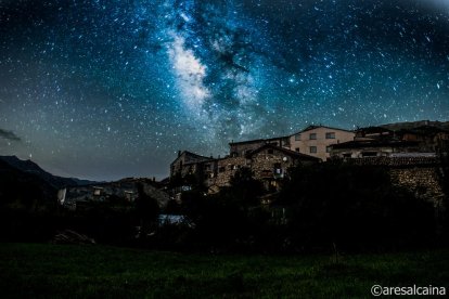 El cel nocturn de Vilaller, que compta amb una certificació Starlight per l’elevada qualitat per a l’observació de cossos celestes.